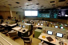 NASA reconstruye la sala del Centro Espacial Johnson donde se dirigió la misión del Apolo 11