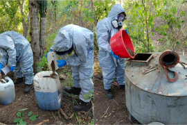 En el lugar se encontraron miles de sustancias químicas y equipo para la producción de drogas sintéticas