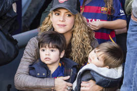 Shakira muestra a sus hijos jugando tenis