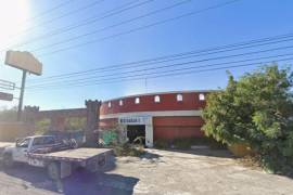 El cuerpo fue encontrado en una habitación del Motel Nueva Castilla; la Fiscalía de Nuevo León investiga la causa de la muerte mediante la autopsia.