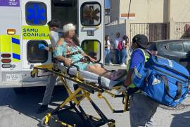 Paramédicos le realizaron curaciones en la ambulancia y se quedó en el lugar