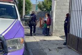 La presunta agresora huyó del domicilio antes de la llegada de las autoridades, luego de amenazar a sus propios padres.