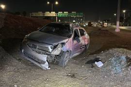 El accidente ocurrió a la altura de la colonia San José de Los Cerritos, donde el conductor perdió el control al descender del puente.