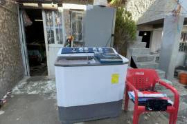 En la vivienda afectada viven ocho adultos y siete niños.