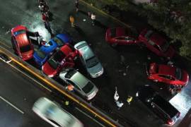 La zona metropolitana de Monterrey se mantiene desquiciada por las lluvias registradas este jueves mismas que al corte de las 21:00 horas han dejado un saldo de 42 vehículos varados.