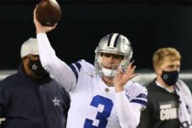 Garrett Gilbert o Cooper Rush son las opciones en los controles de los Cowboys