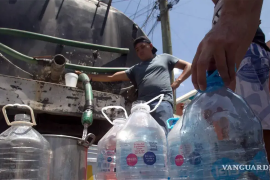Vecinos de Zaragoza denuncian la falta de agua potable desde el viernes pasado.