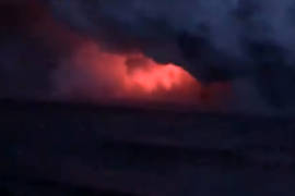 Así fue el momento de pánico que vivieron turistas tras caída de lava sobre barco en Hawái