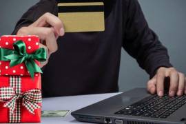 Estafadores difunden supuestas promociones que ofrecen premios, cupones o regalos con motivo de las fiestas de fin de año.