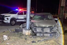 Elementos de Tránsito Municipal acudieron al lugar del percance durante la madrugada, luego del reporte realizado al sistema de emergencias 911.