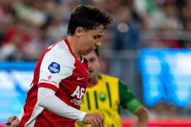 Mateo Chávez recorrió la banda izquierda durante 73 minutos y colaboró en el debut triunfal del conjunto de Alkmaar.