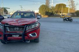 El conductor de la camioneta Nissan Frontier fue detenido por agentes de Tránsito y presentado ante el Ministerio Público para rendir su declaración.