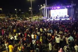 Miles de familias acudieron a los conciertos organizados por el Gobierno Municipal de Saltillo para celebrar el Día de las Madres en distintos sectores de la ciudad.