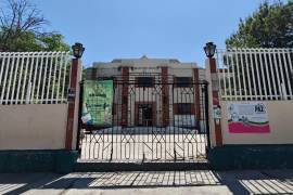 Estudiantes de segundo grado regresaron hoy a la secundaria, mientras que los de tercero volverán el miércoles.