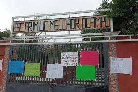 Carteles y consignas acompañaron la manifestación en la colonia Landín, al sur de Saltillo.