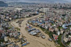 El número de muertos por las inundaciones aumentó a por lo menos 129 con decenas de desaparecidos, informaron las autoridades