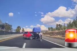 Una familia captó en video los momentos de terror que vivieron cuando un grupo de personas intentó asaltarlos en la autopista México - Texcoco.