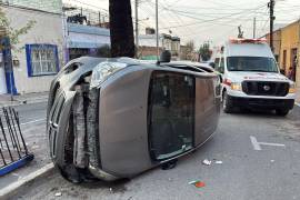 Los lesionados fueron trasladados en una ambulancia a una clínica del IMSS.