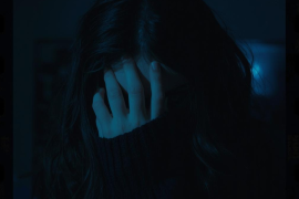 Una mujer quedó en libertad en Cadereyta después de que la Fiscalía de Nuevo León determinó que actuó en legítima defensa al apuñalar a su pareja, quien agredía a su hijo y la golpeaba en su domicilio.