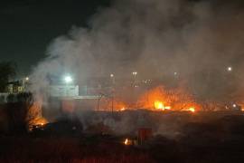 Inicialmente se creyó que el incendio afectaba un negocio de venta de ropa de paca