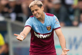 Chicharito falla penal en partido del West Ham contra Athletic Bilbao