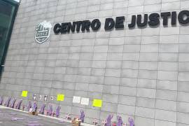 Feministas acompañan a Clarisa en audiencia.