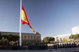 Banderas a media asta por la muerte de Cristo genera polémica en España