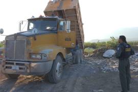 La Policía Ambiental mantiene operativos y vigilancia para detectar a quienes tiran basura o escombro en zonas no autorizadas de Saltillo.