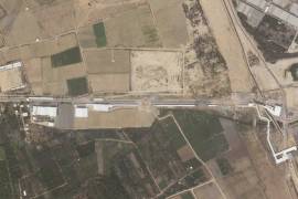 Esta imagen satelital de Planet Labs PBC del domingo 8 de octubre de 2023 muestra el daño en el cruce fronterizo de Erez que separa a la Franja de Gaza del sur de Israel después de un ataque de Hamás.