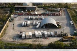 Autoridades federales localizaron un túnel conectado a un poliducto de Pemex en Santa Catarina y aseguraron combustible y autotanques.