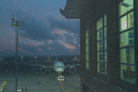 Reportan inundación en el AICM, tras fuertes lluvias, el 10 de agosto