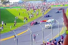 Afición invadió la pista en el GP de Australia