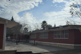 Escuelas públicas permanecerán abiertas para atender a quienes asistan de forma presencial, mientras que la decisión final recaerá en los padres de familia.