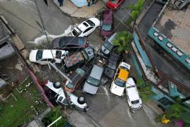 Las tormentas ocurridas la noche del miércoles y madrugada del jueves desbordaron una represa en la colonia Nuevo México del municipio de Guadalupe, ubicada en las laderas del Cerro de la Silla