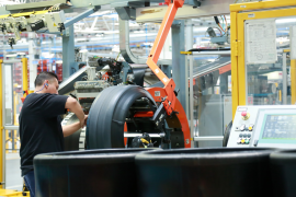 A nivel nacional, en el periodo enero-abril 2025 se alcanzó un nivel de producción de 38 mil 221 millones de dólares. FOTO: