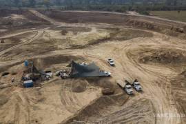 Autoridades federales y estatales trabajan en coordinación en la zona de la mina El Pinabete para recolectar indicios que serán sometidos a cadena de custodia.