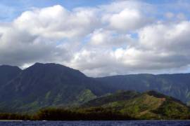 Guardia Costera de EU busca un helicóptero desaparecido con 7 personas en Hawaii