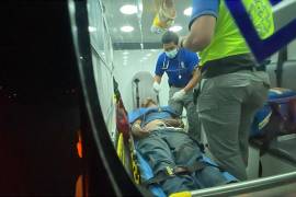 Personal médico del Hospital General informó que la víctima presentaba lesiones graves en brazos y abdomen, las cuales provocaron su fallecimiento.