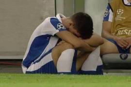 Jugador del Porto llora al no entrar de cambio