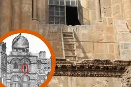 Una simple escalera de madera permanece en la fachada de la Iglesia del Santo Sepulcro desde hace tres siglos. Este objeto, aparentemente ordinario, es en realidad un símbolo de complejas disputas religiosas.