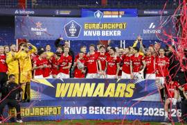 El AZ Alkmaar ganó por goleada al NEC Nimega y con esto se coronó, en el partido celebrado en el Stadion Feijenoord, más conocido como ”De Kuip”, situado en Rotterdam