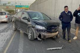 El joven conductor del Chevrolet Sonic perdió el control tras un cierre de paso.