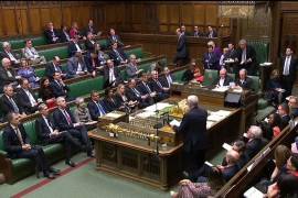 Parlamento rechaza alternativas al Brexit de Theresa May