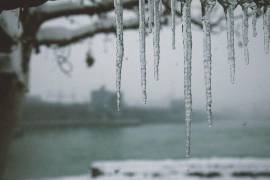 El SMN alertó por los efectos del frente frío número 27, que provoca lluvias intensas, vientos extremos, posible nieve y un marcado descenso de temperaturas en gran parte del país.