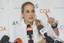 Gobierno de Venezuela confisca miles de dólares en efectivo a Lilian Tintori, esposa de Leopoldo López