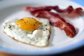 El huevo es un alimento rico en vitaminas, sin embargo no todos lo pueden comer.