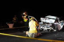 Los cuerpos de auxilio y las autoridades trabajaron durante varias horas en el sitio del accidente.