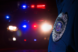 Agente de Fuerza Civil arriba por su cuenta al Isssteleón tras ser herido con arma blanca durante un asalto en Monterrey.