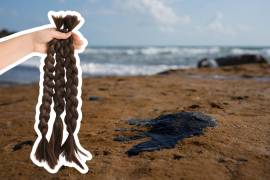 Manchas de residuos de petróleo cubren la costa debido a un derrame se originó en embarcación no identificada y dos filtraciones naturales de petróleo en la costa del Golfo de México.