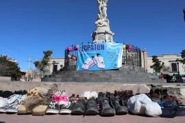 Los pares de zapatos recaudados serán entregados a migrantes que pasan por la ciudad y al albergue de la Casa del Migrante.